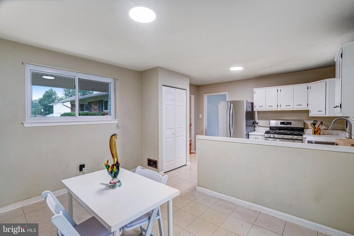 Dining room, Interior, Kitchen, Recessed Lighting