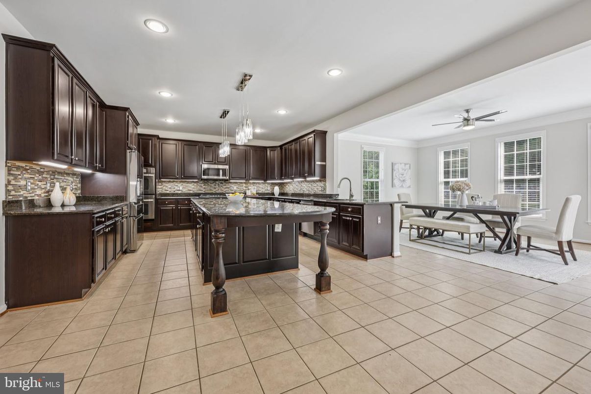 Dining room, Interior, Kitchen, Pendant Lights, Recessed Lighting, Stainless Steel Appliances