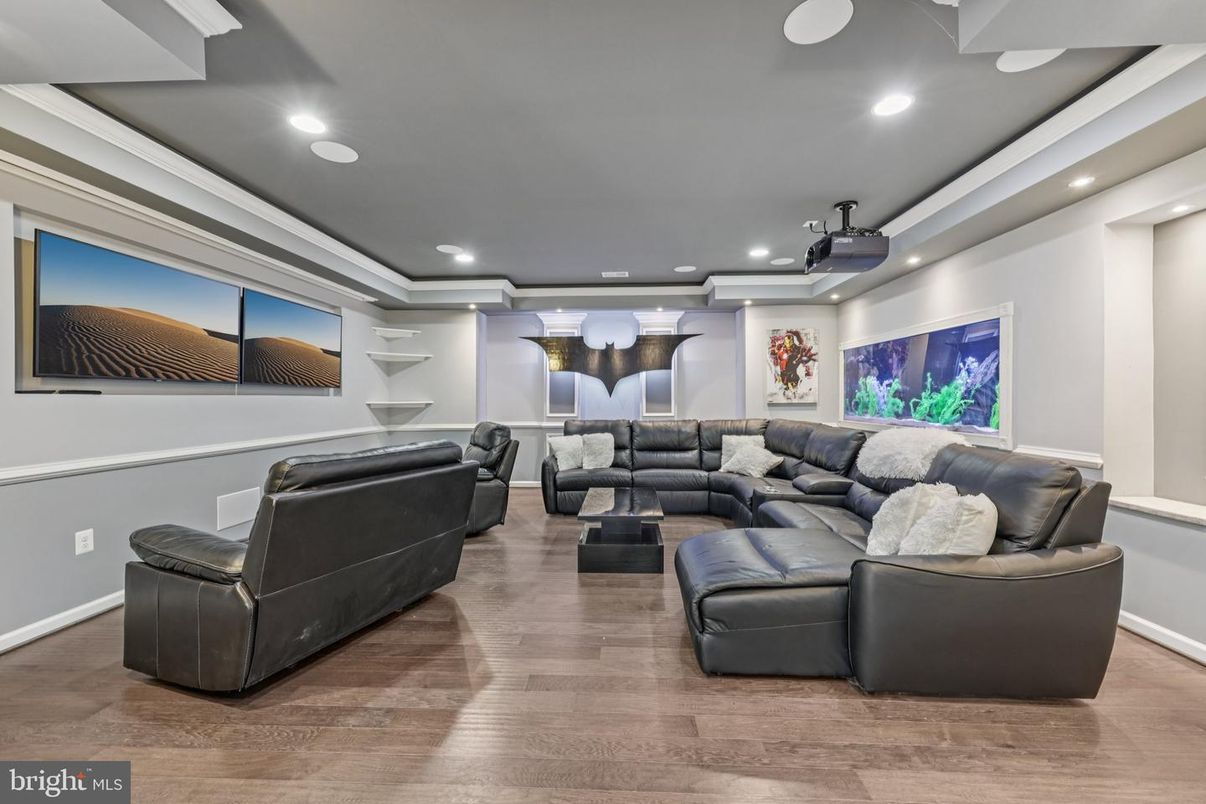 Interior, Living room, Recessed Lighting, Theatre Room, Wood Texture Flooring