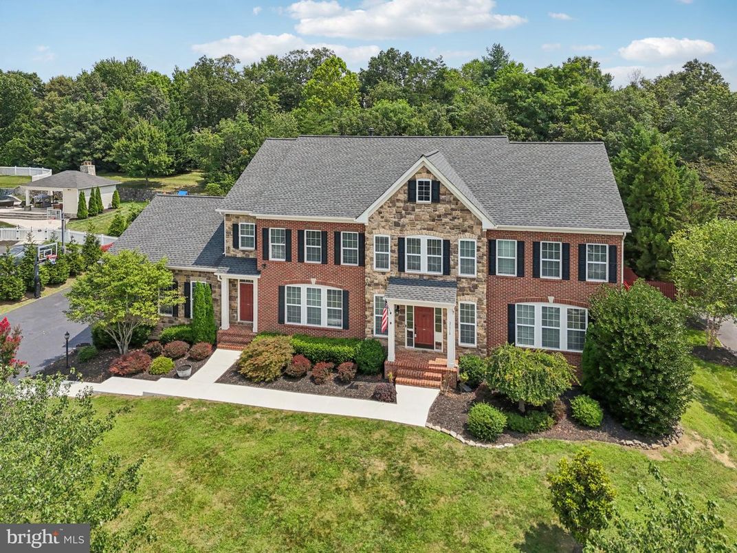 Exterior, Facade, Brick Facade, Georgian