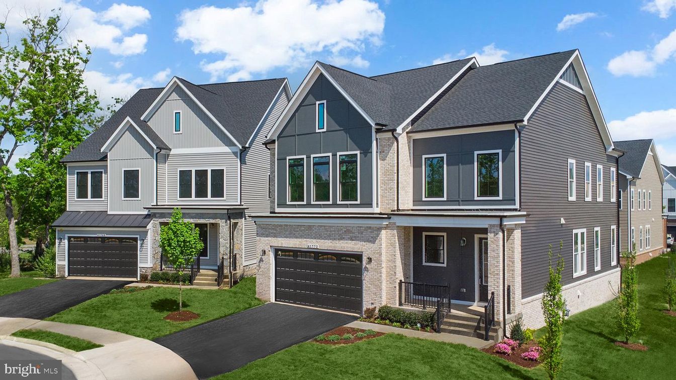 Attached, Exterior, Facade, Rowhouse