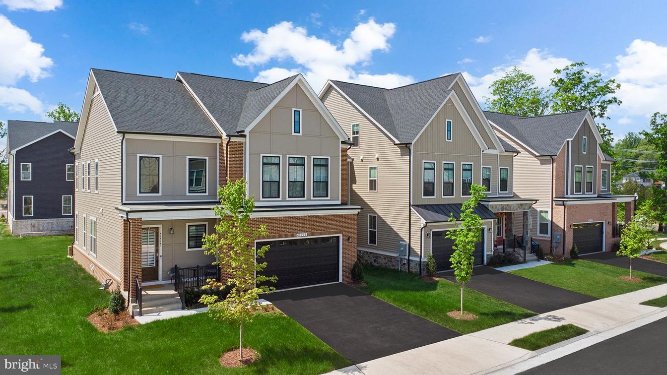 Attached, Exterior, Facade, Rowhouse