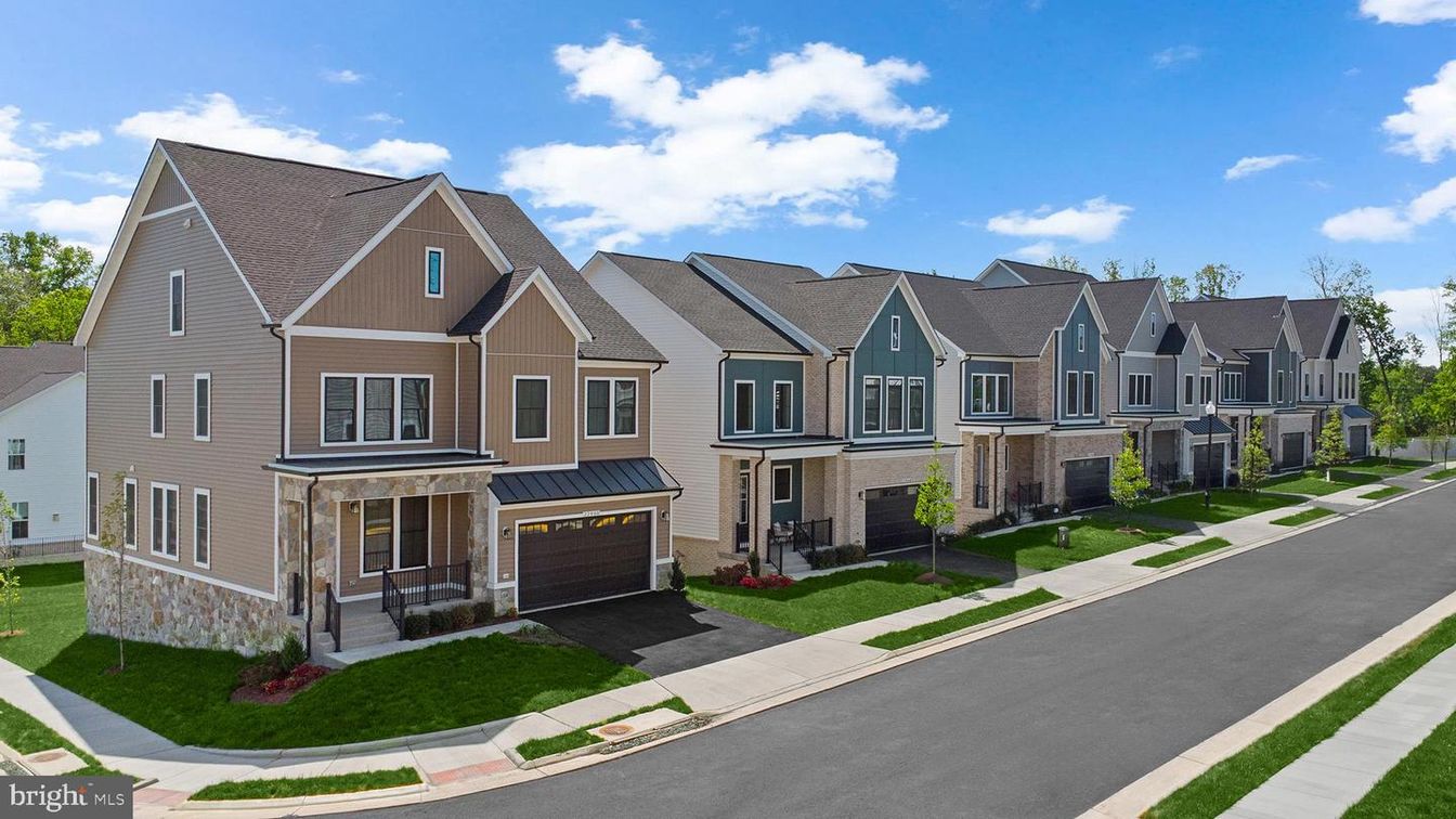 Attached, Exterior, Facade, Rowhouse