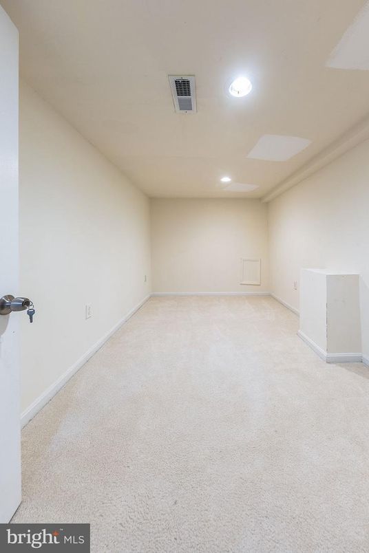 Empty room, Interior, Recessed Lighting
