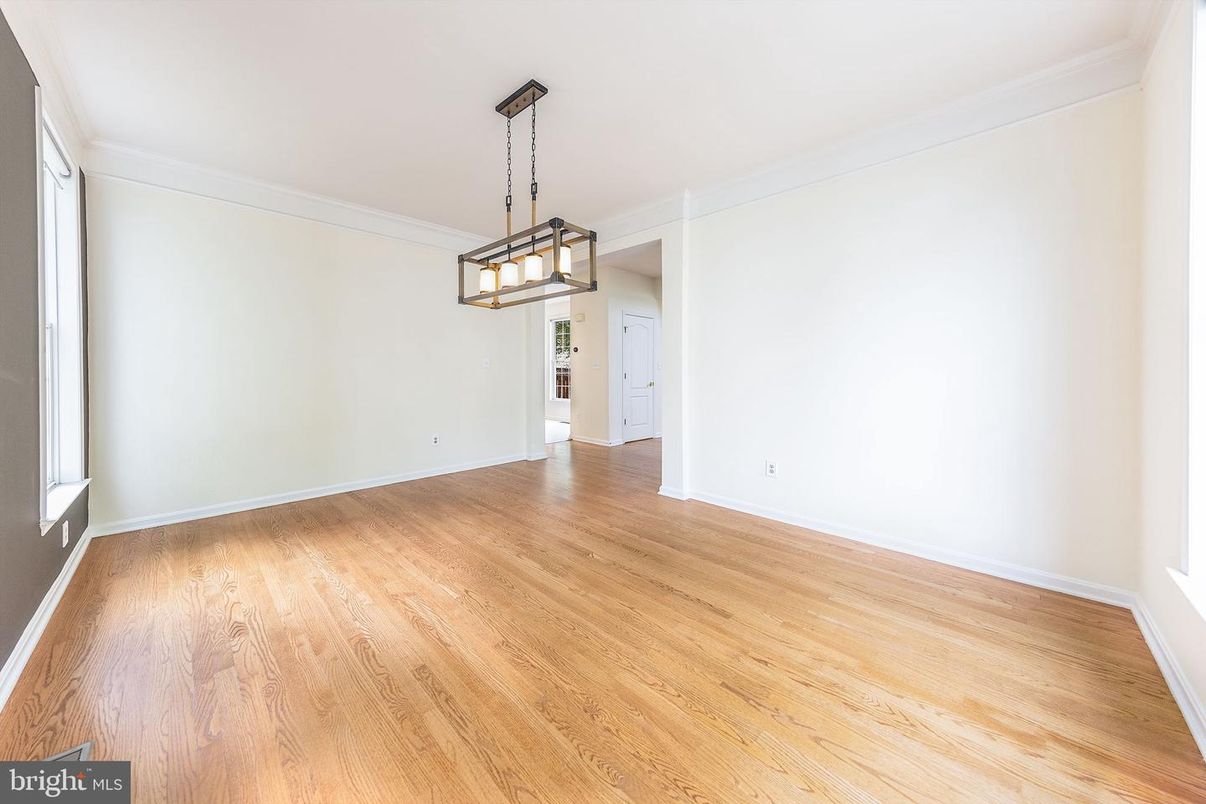 Empty room, Interior, Pendant Lights, Wood Texture Flooring