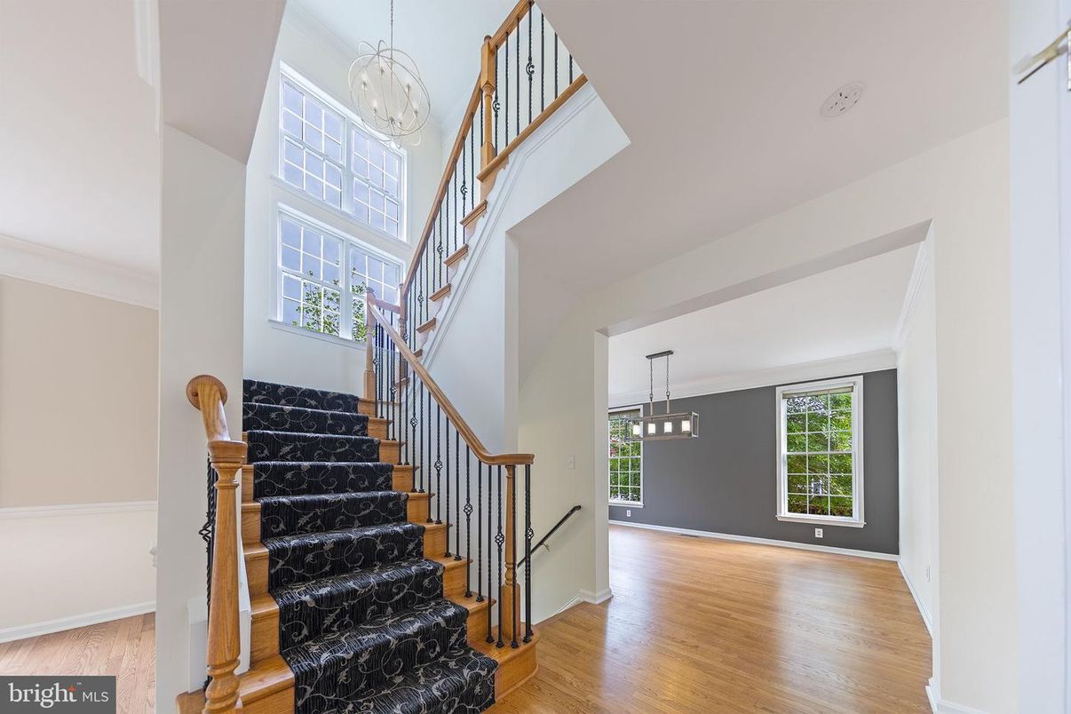 Interior, Pendant Lights, Wood Texture Flooring