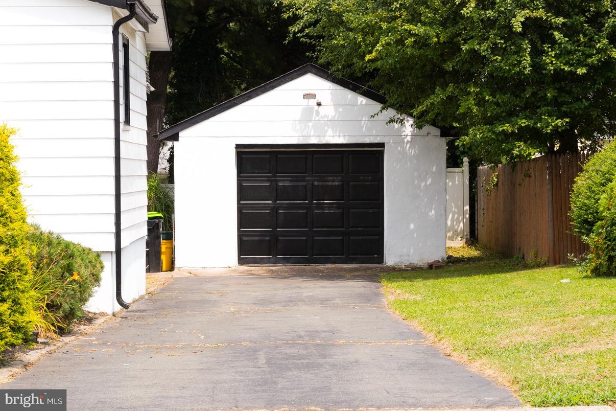 Detached Garage, Exterior