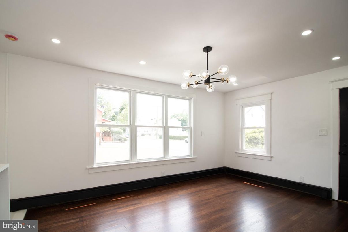 Empty room, Interior, Pendant Lights, Recessed Lighting, Wood Texture Flooring