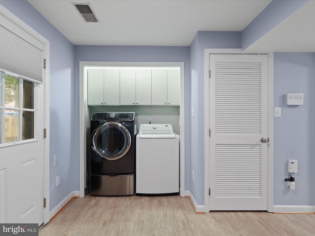 Interior, Utility Closets, Washer, Wood Texture Flooring