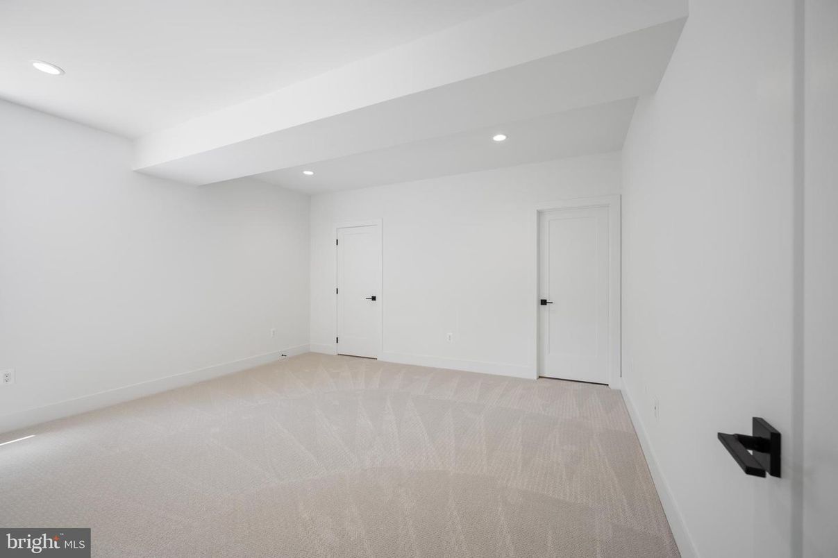 Empty room, Interior, Recessed Lighting