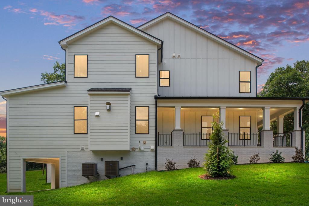 Exterior, Facade, Farmhouse