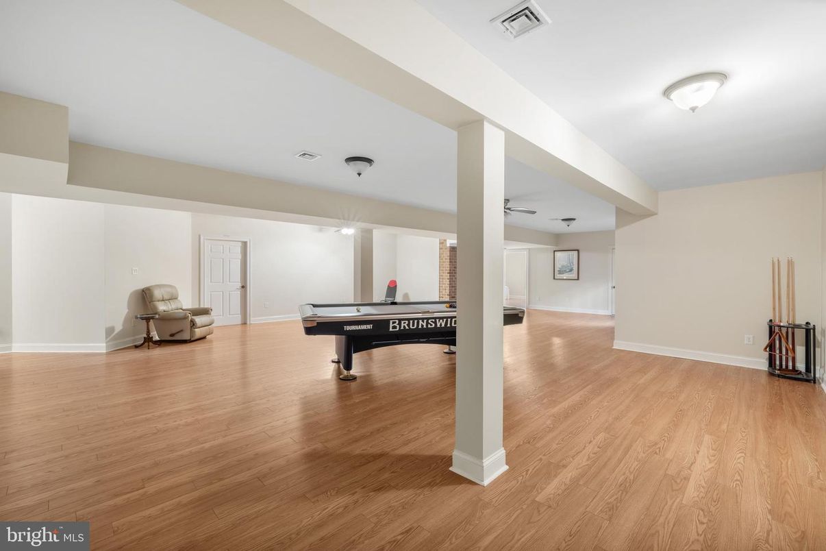 Billiard Table, Game Room, Interior, Wood Texture Flooring