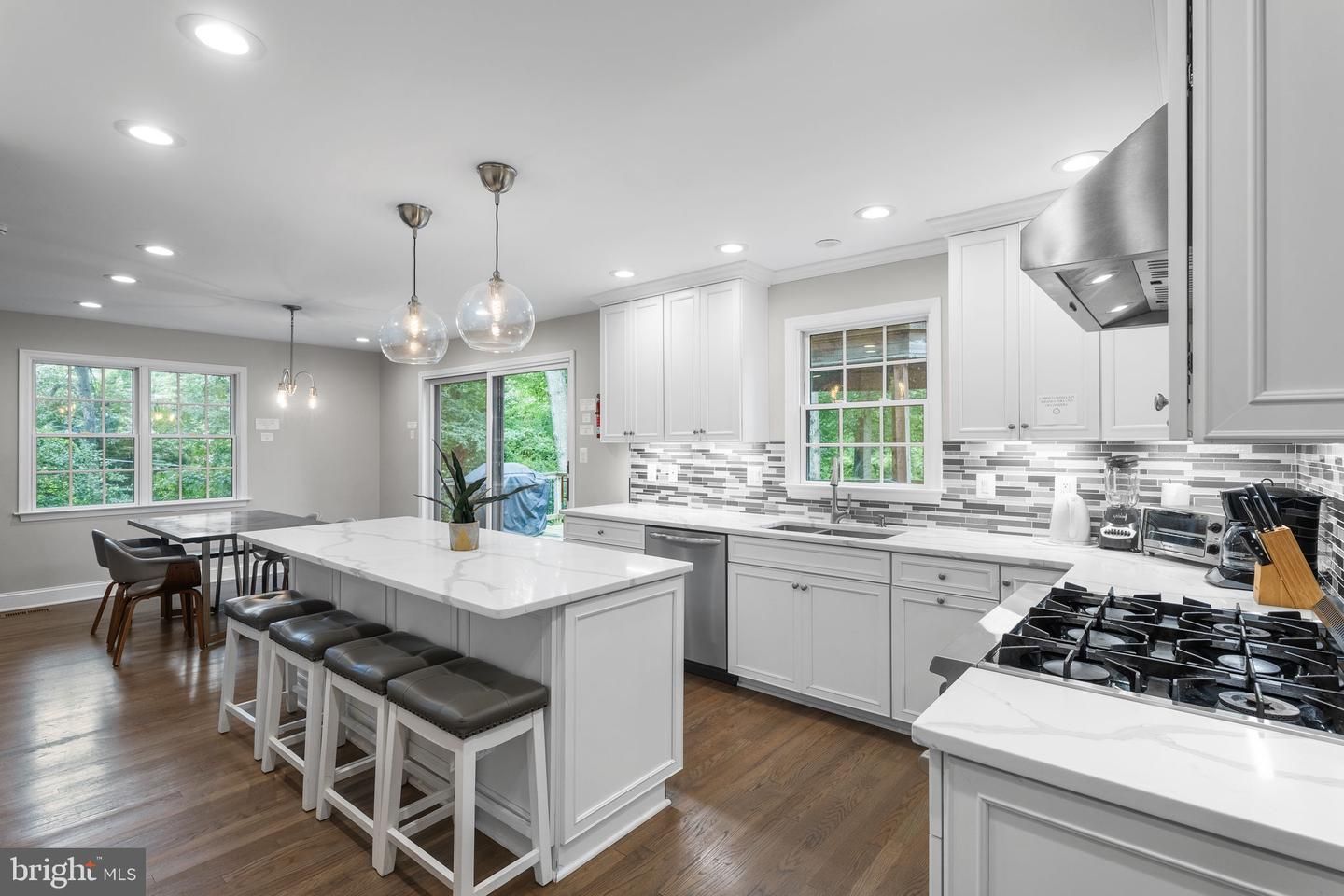 Dining room, Interior, Kitchen, Pendant Lights, Recessed Lighting, Stainless Steel Appliances, Wood Texture Flooring