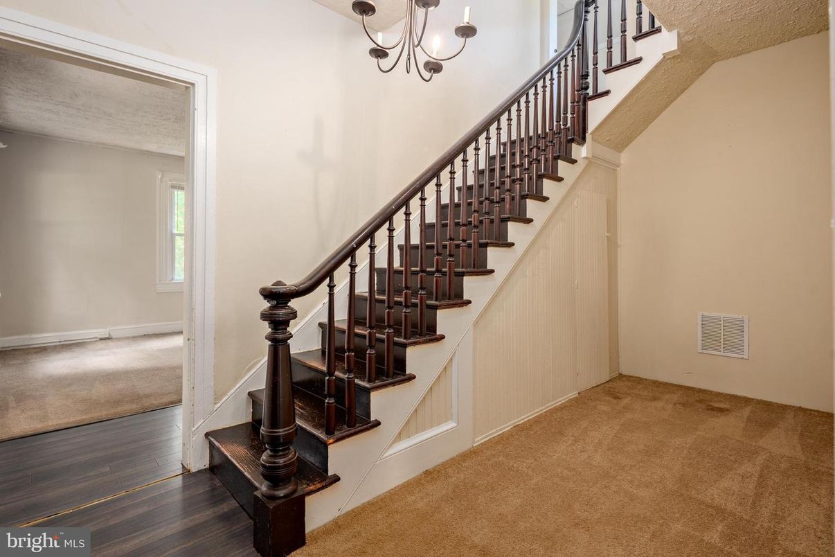 Chandelier, Empty room, Interior, Wood Texture Flooring