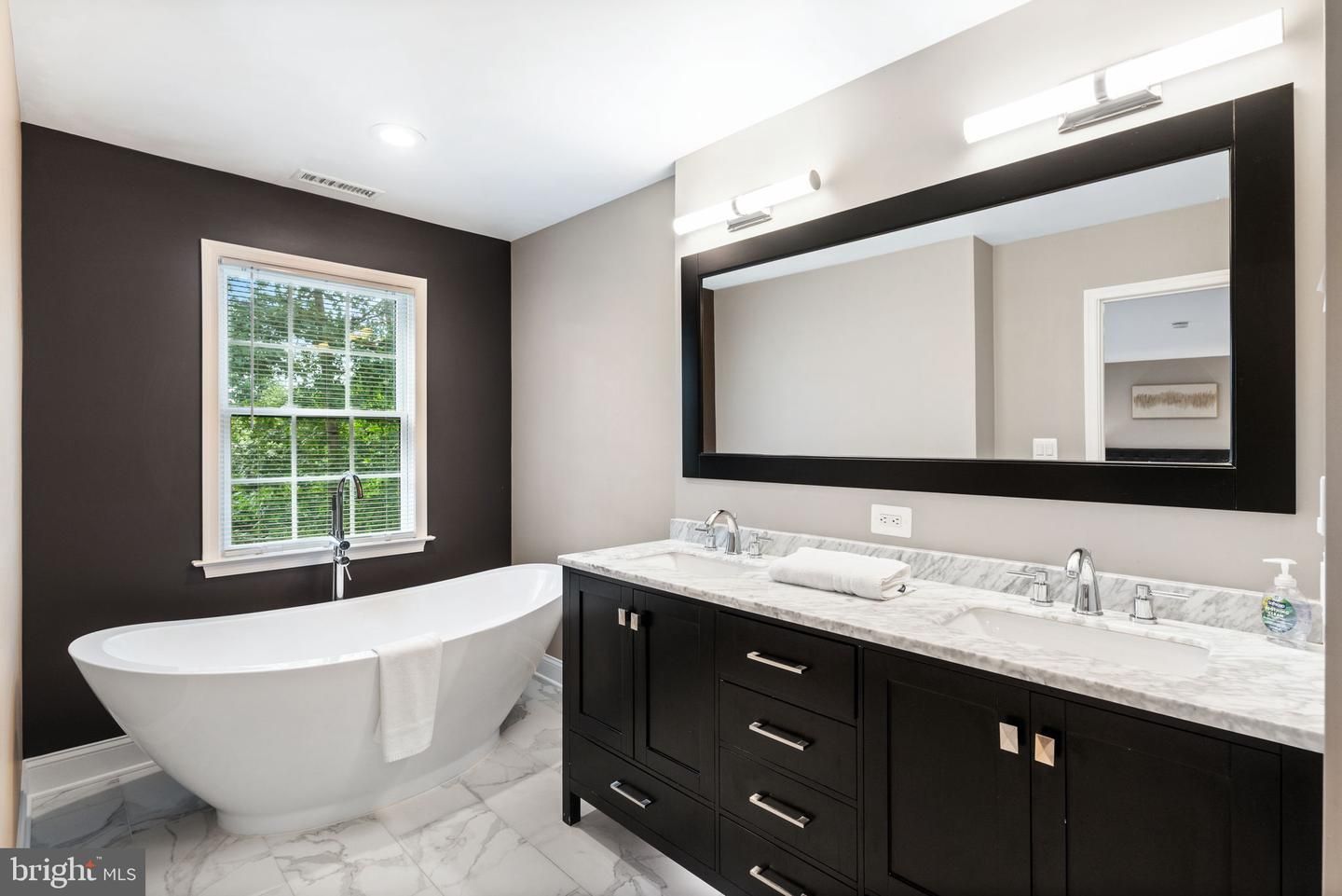 Bathroom, Dual Sink Vanities, Free Standing Baths, Interior, Marble, Recessed Lighting