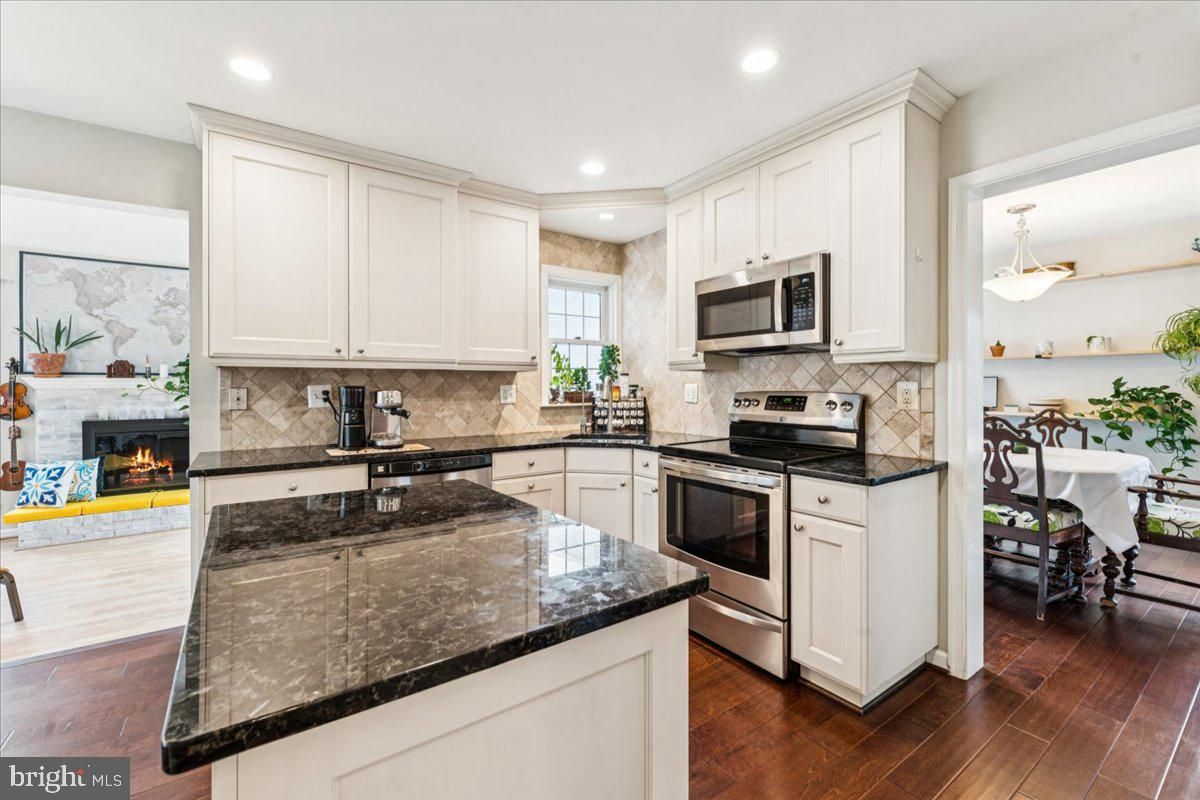 Dining room, Fireplace, Interior, Kitchen, Pendant Lights, Recessed Lighting, Wood Texture Flooring