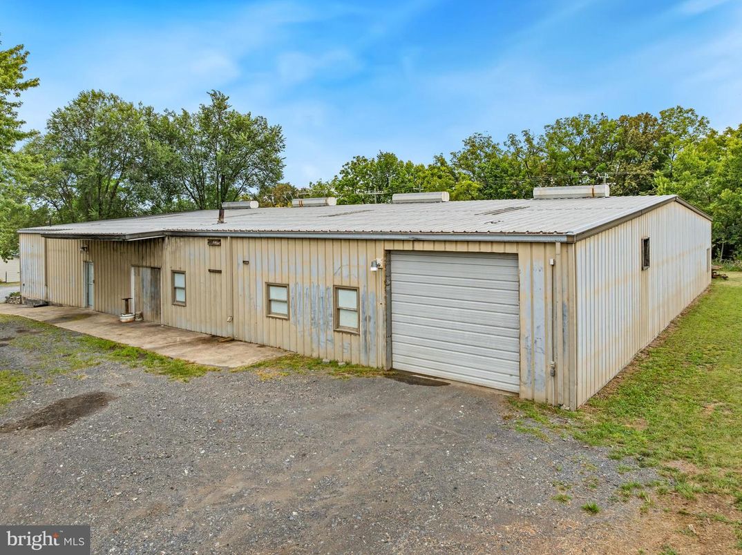 Backyard, Detached Garage, Exterior
