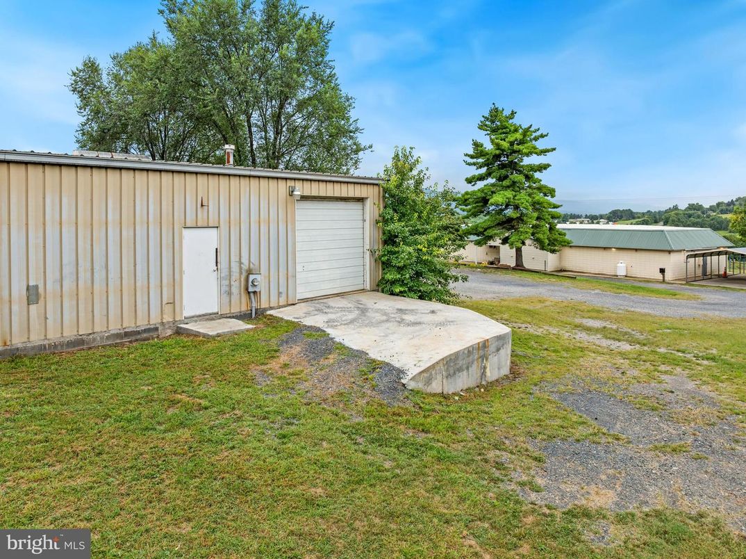 Backyard, Detached Garage, Exterior