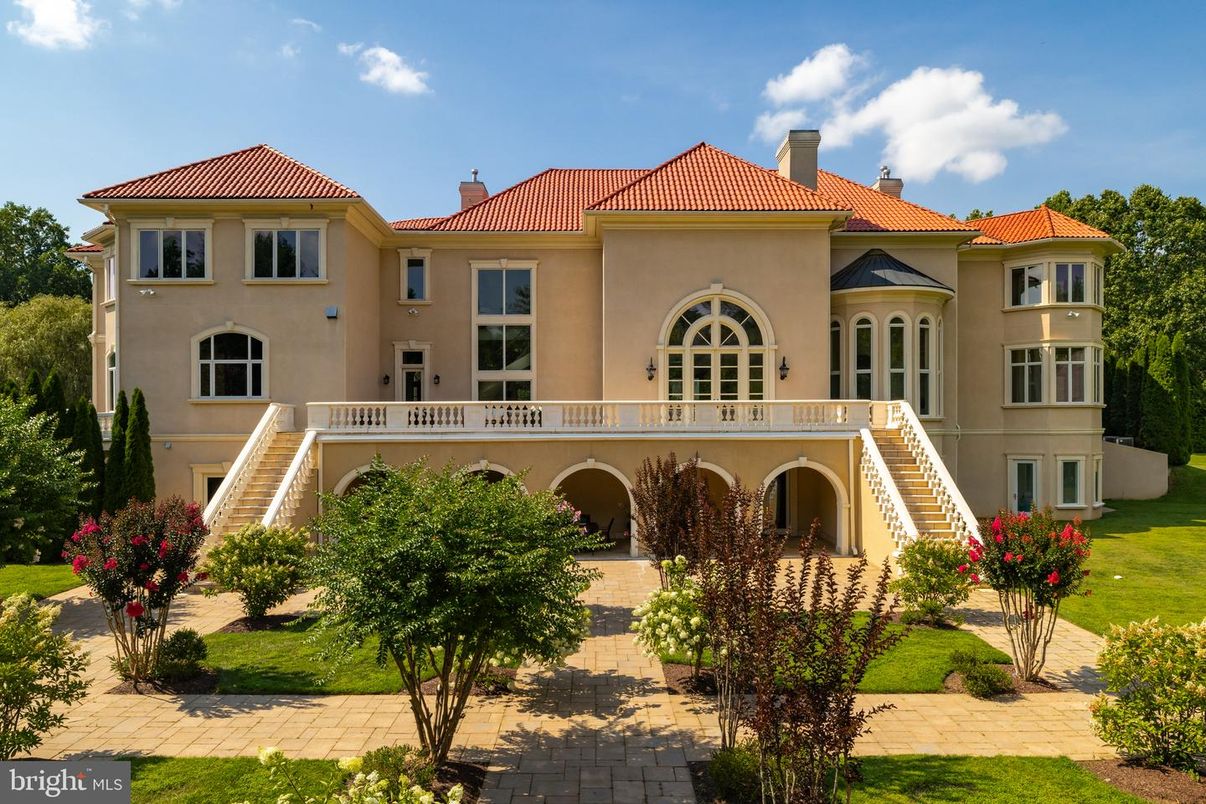 Exterior, Facade, Mediterranean