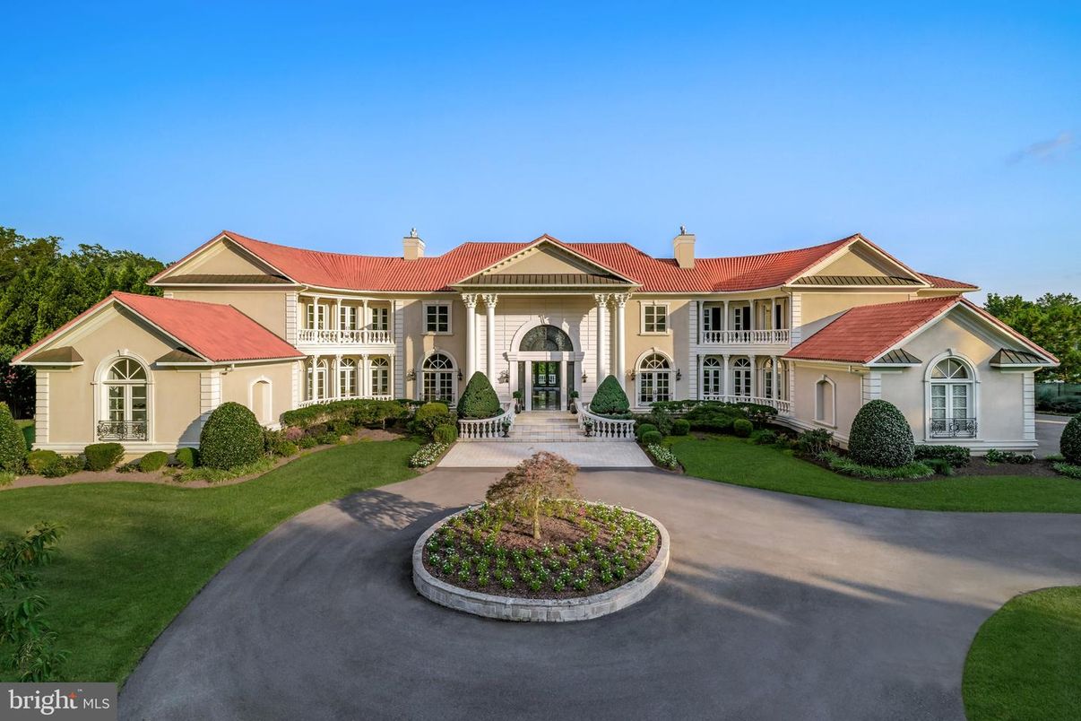 Backyard, Exterior, Facade, French Provincial