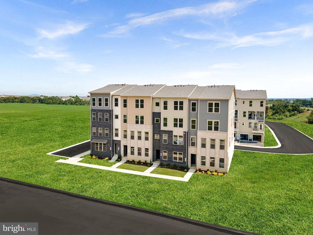 Exterior, Facade, Highrise