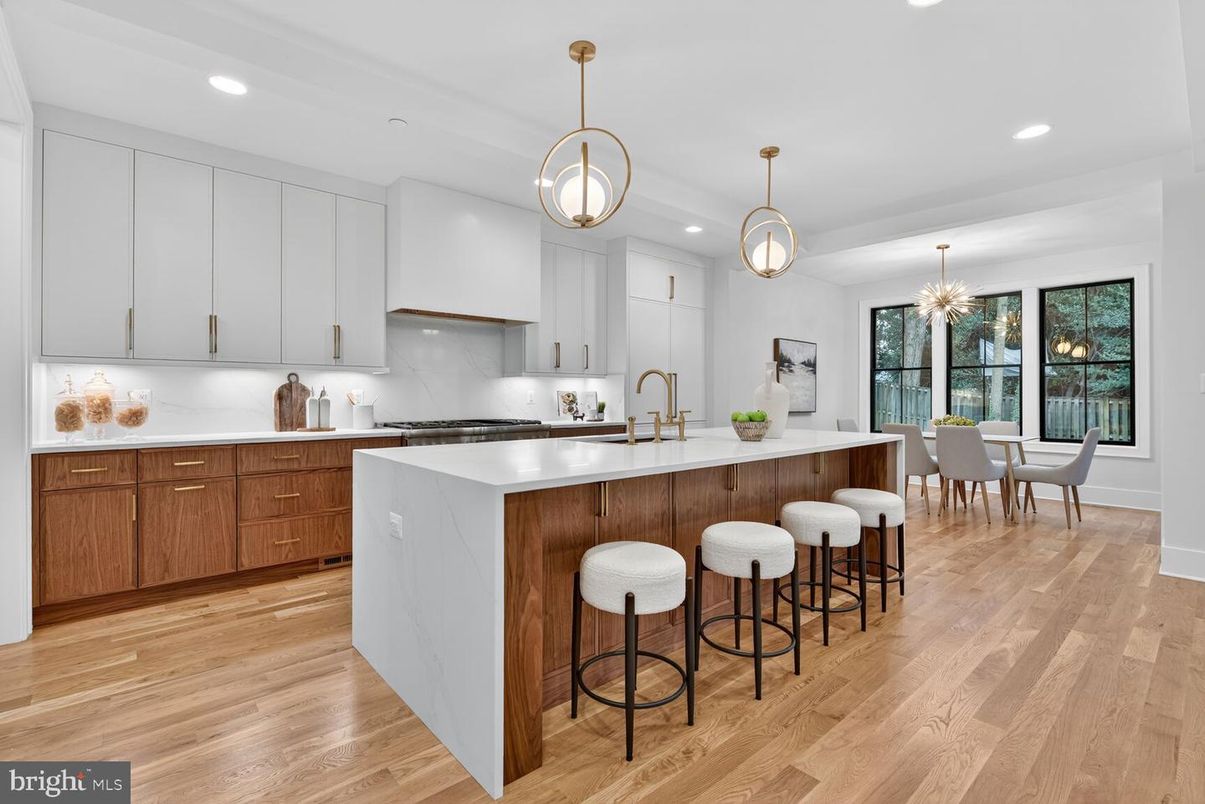 Dining room, Interior, Kitchen, Pendant Lights, Recessed Lighting, Wood Texture Flooring
