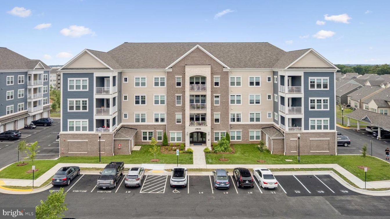 Exterior, Facade, Condo Building