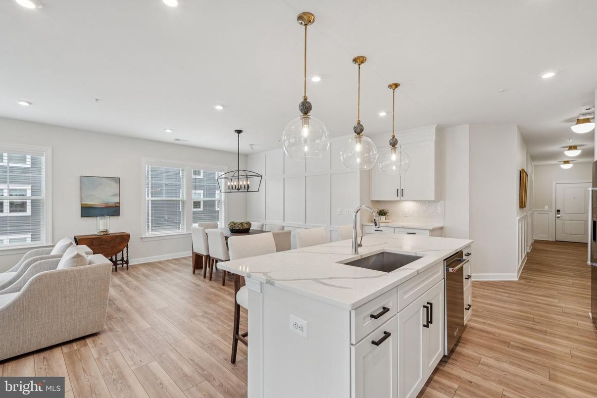 Chandelier, Dining room, Interior, Kitchen, Pendant Lights, Recessed Lighting, Wood Texture Flooring