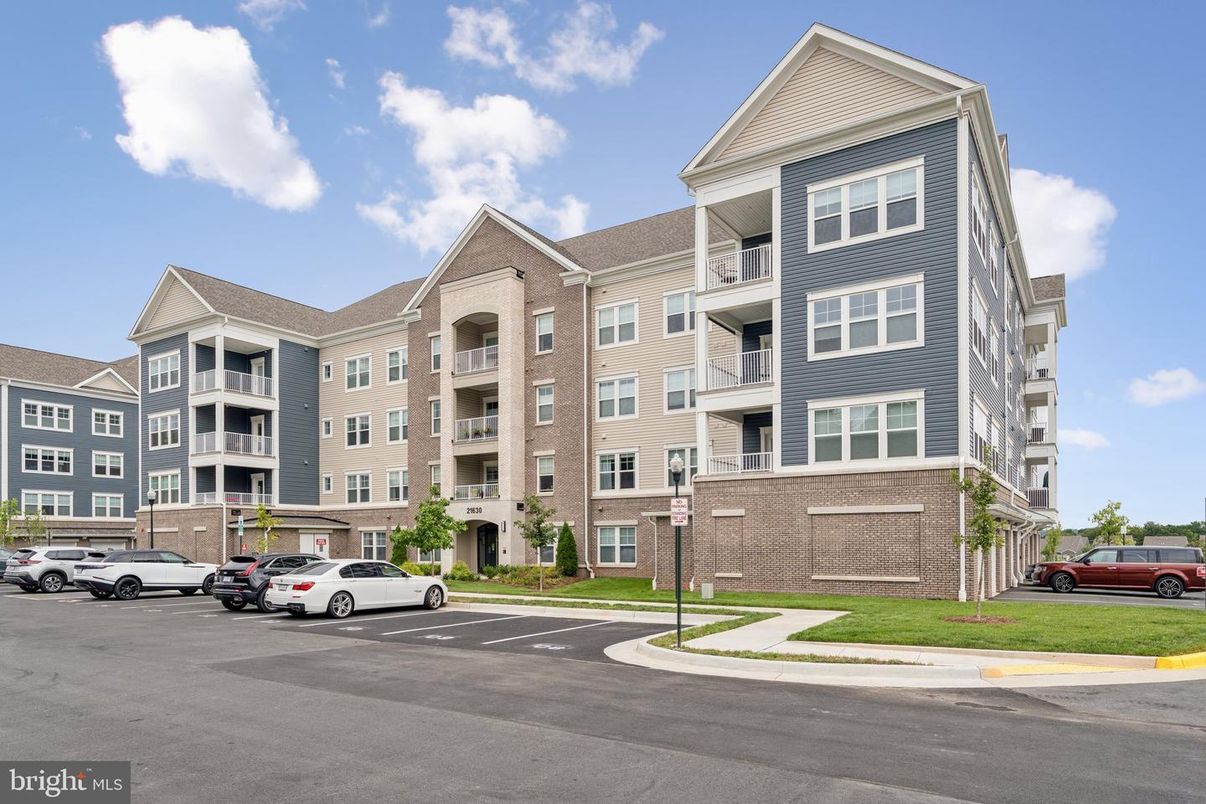 Exterior, Facade, Condo Building