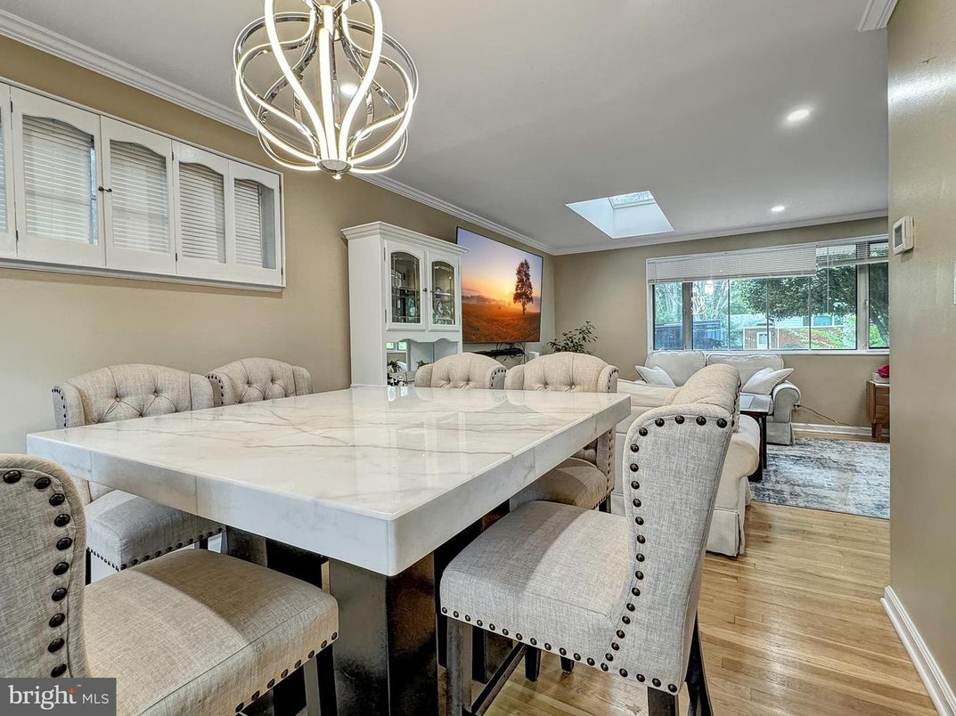 Dining room, Interior, Living room, Recessed Lighting, Wood Texture Flooring