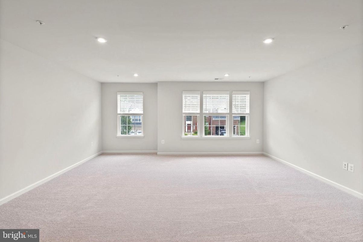 Empty room, Interior, Recessed Lighting
