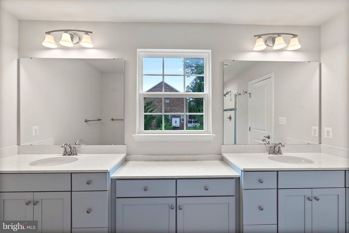 Bathroom, Dual Sink Vanities, Interior