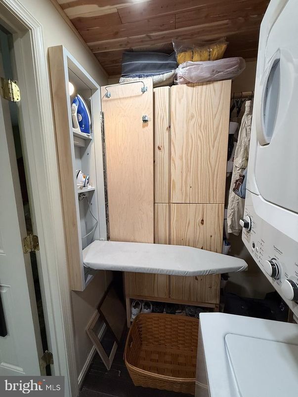 Interior, Kitchen, Washer, Wooden Ceilings