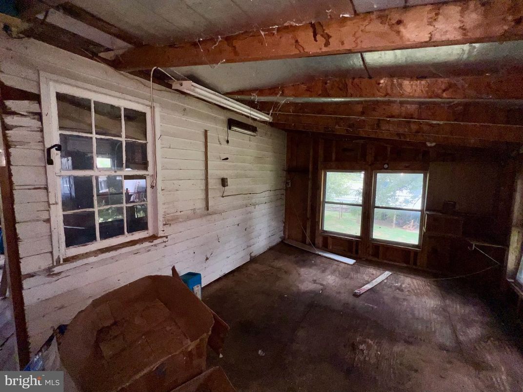 Empty room, Interior, Wooden Beams, Wooden Walls