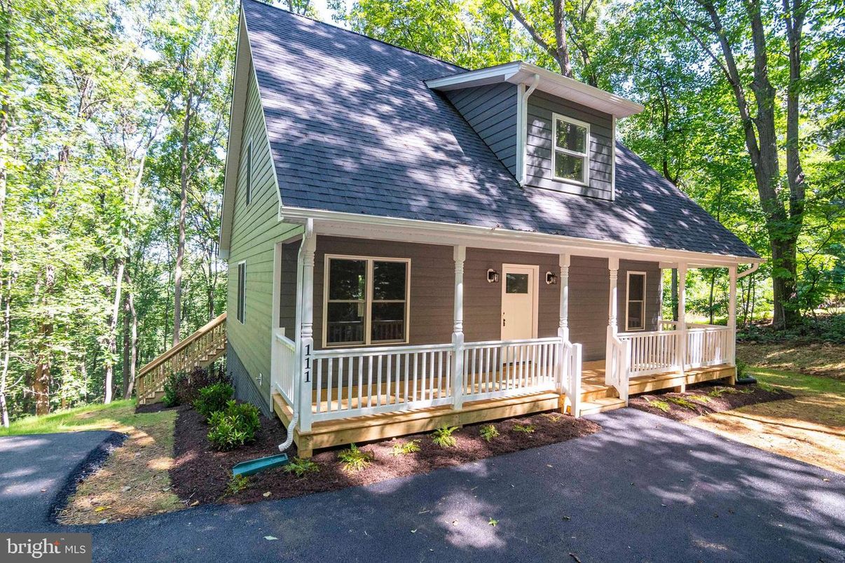 Exterior, Facade, Cape Cod