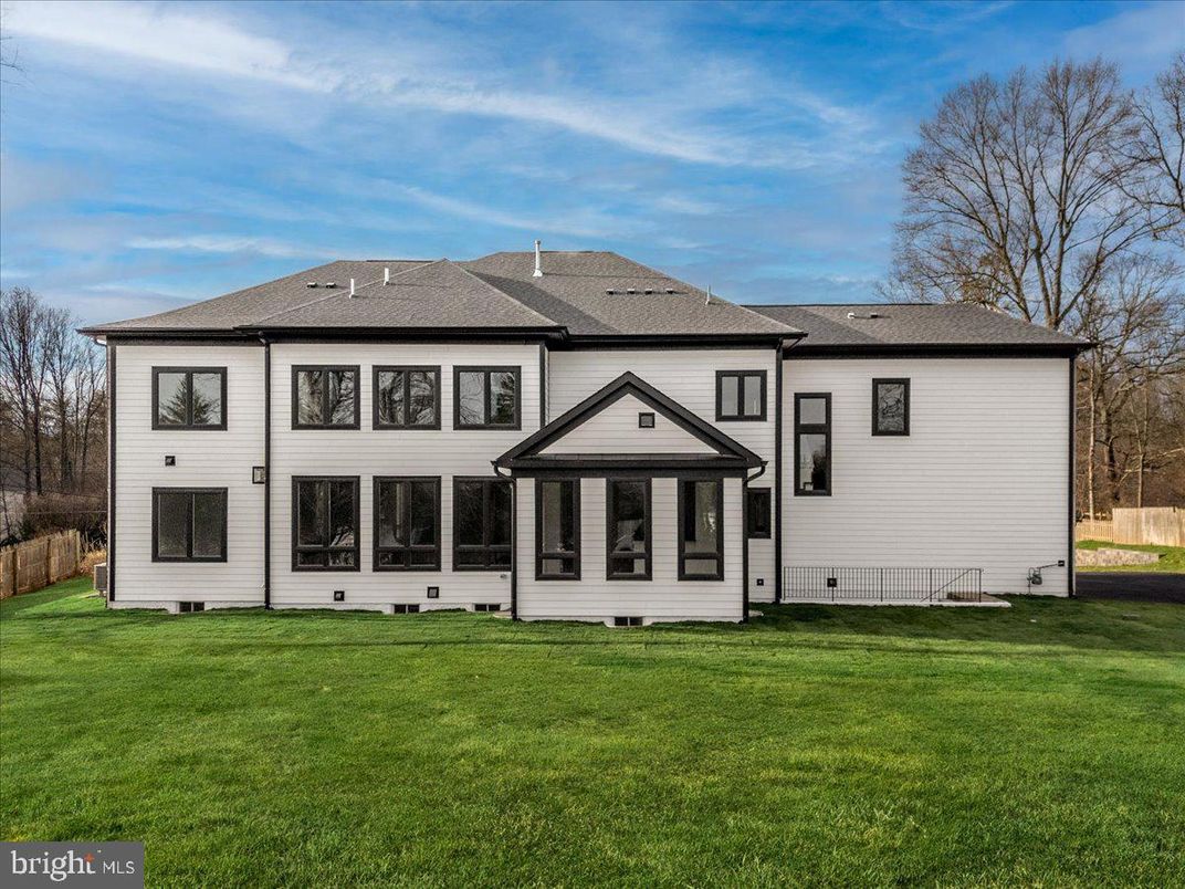 Backyard, Exterior, Facade, Farmhouse