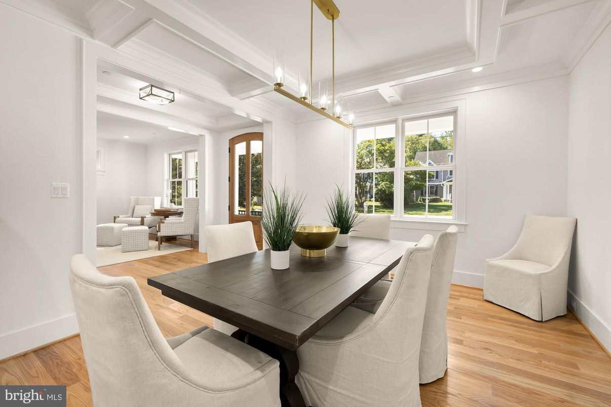 Dining room, Interior, Living room, Pendant Lights, Recessed Lighting, Wood Texture Flooring