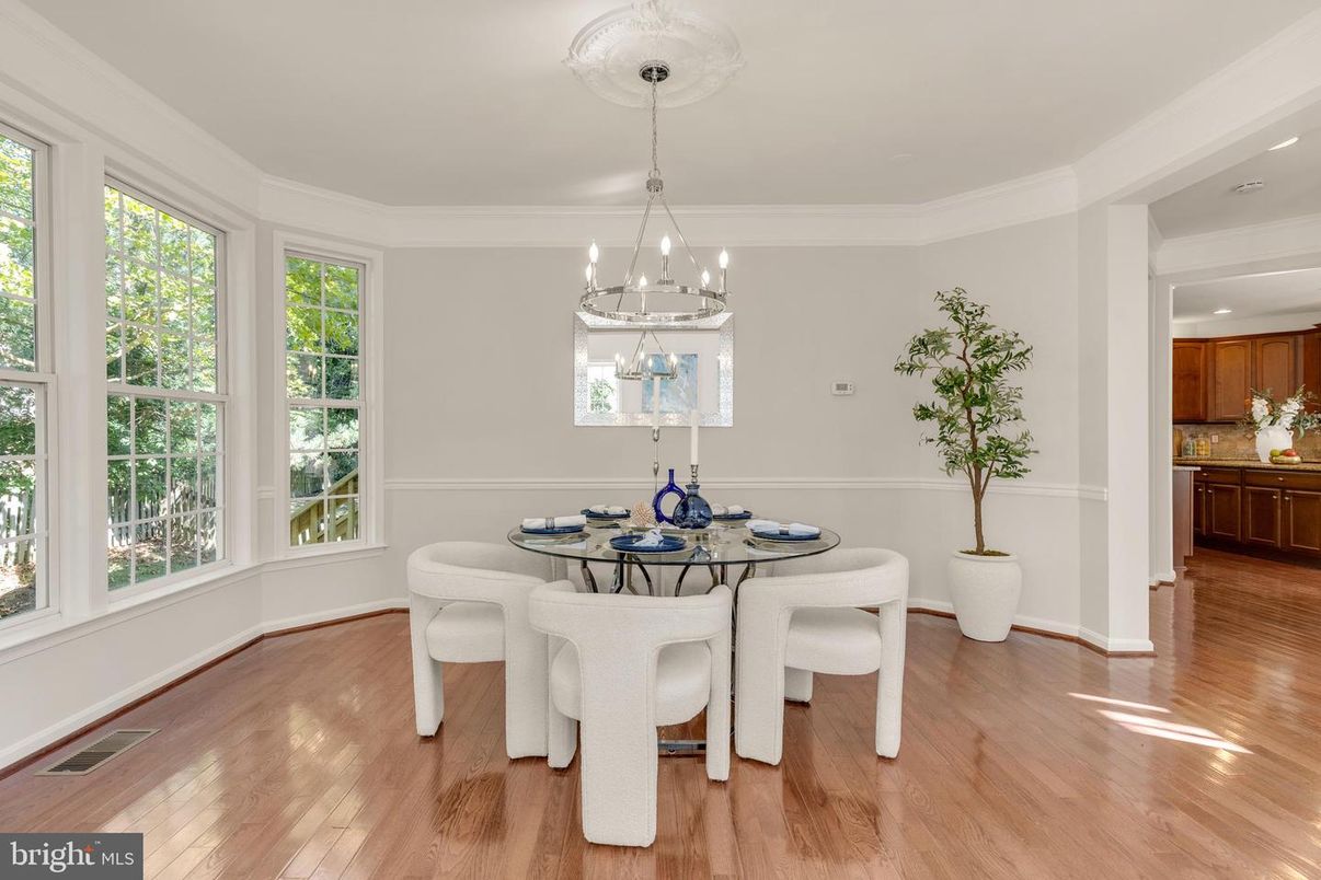 Chandelier, Dining room, Interior, Recessed Lighting, Wood Texture Flooring
