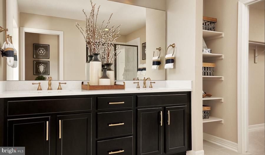 Bathroom, Dual Sink Vanities, Interior