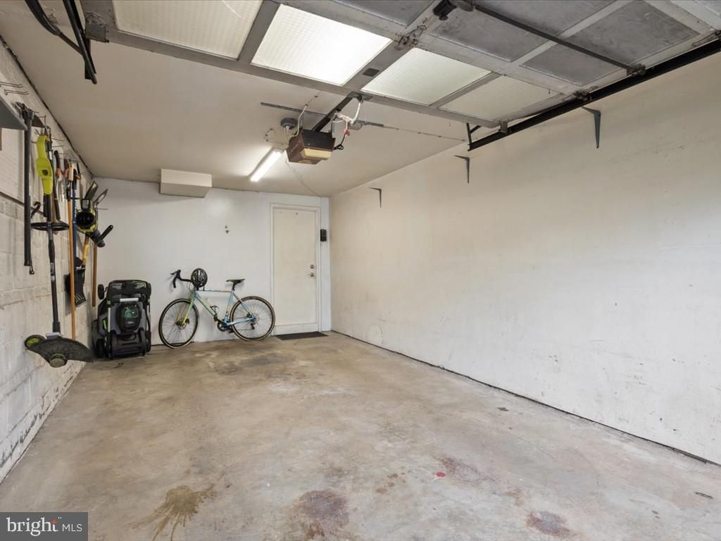 Garage, Interior