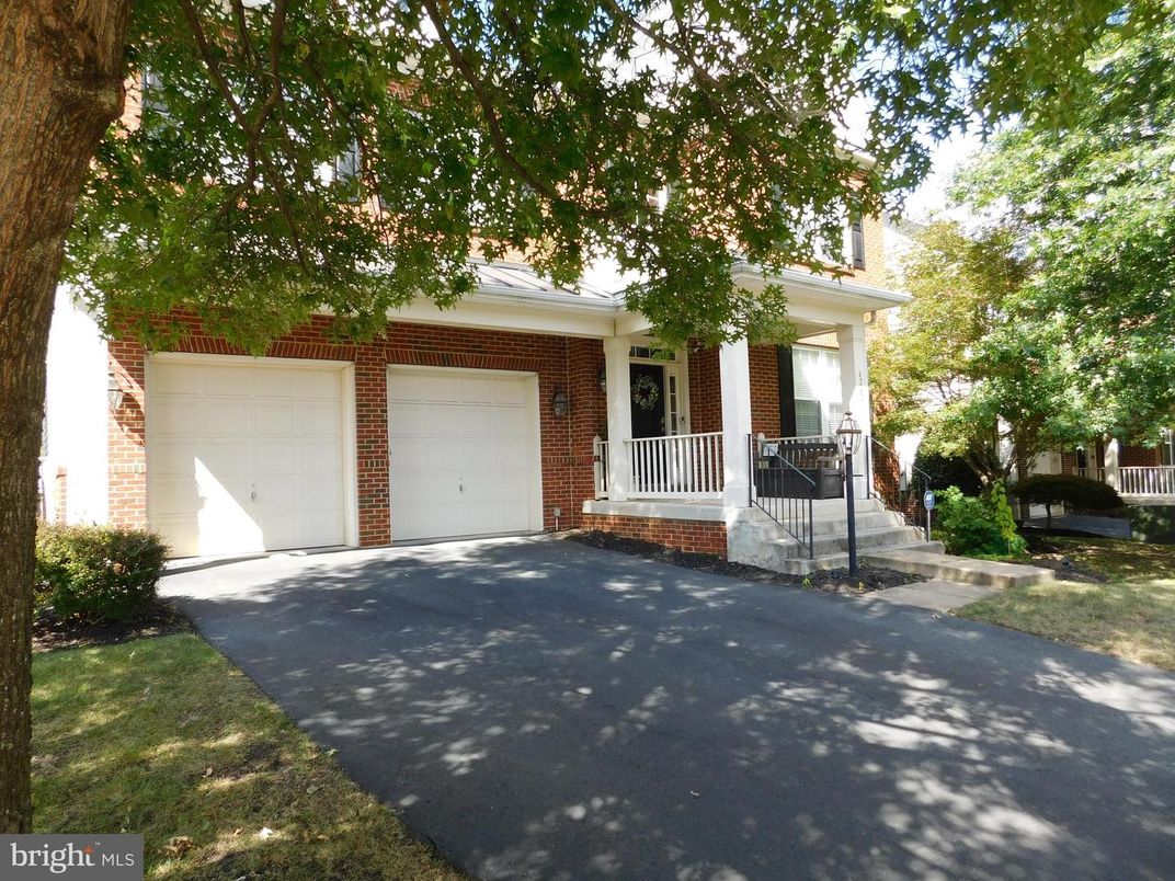 Attached, Exterior, Facade, Brick Facade, None