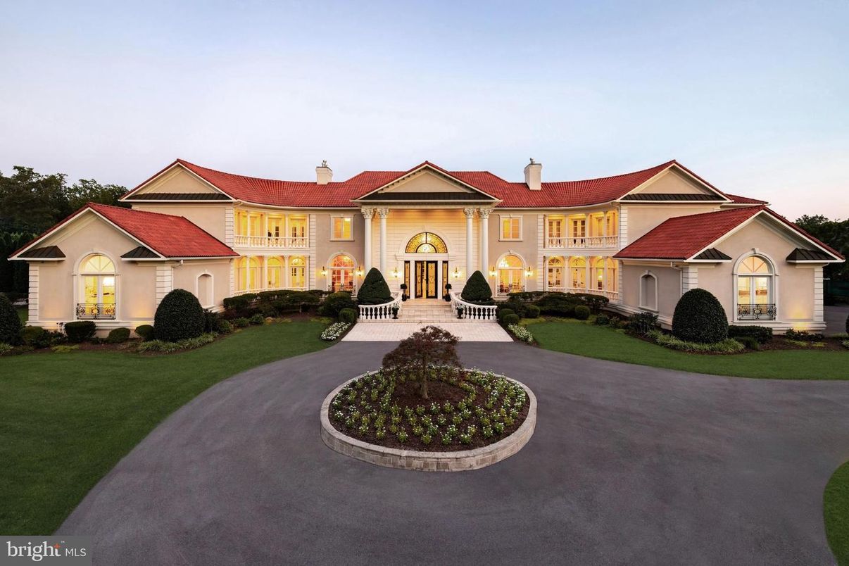 Backyard, Exterior, Facade, French Provincial