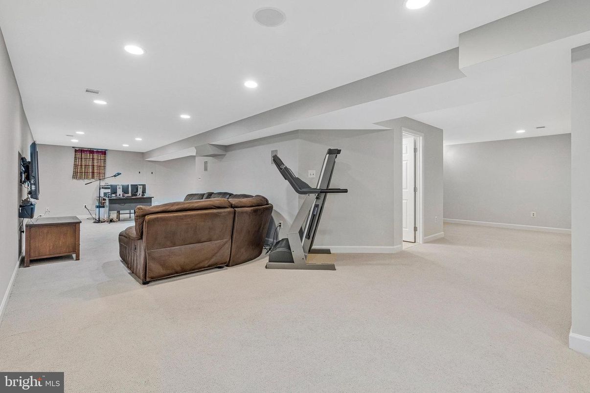 Fitness Equipment, Interior, Living room, Recessed Lighting