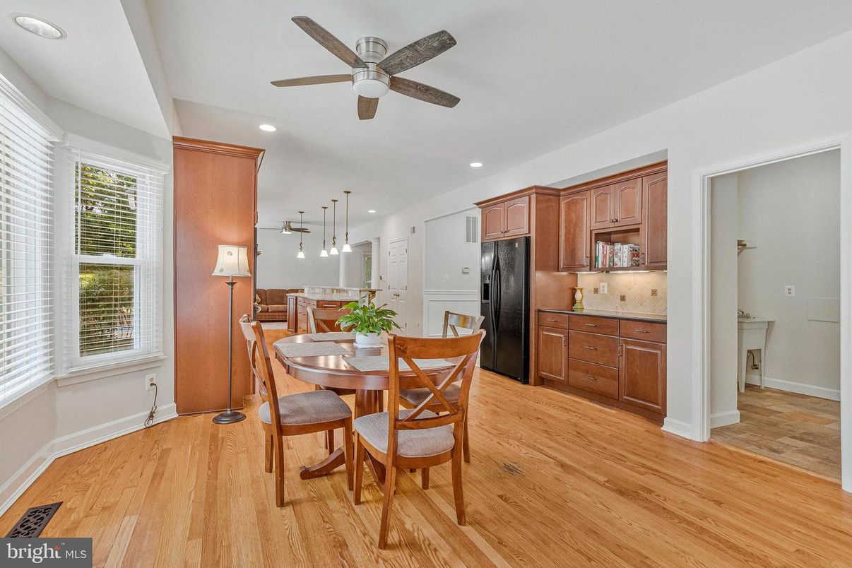 Dining room, Interior, Kitchen, Pendant Lights, Recessed Lighting, Wood Texture Flooring