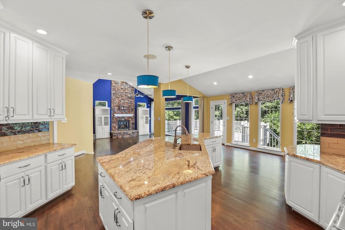 Fireplace, Interior, Kitchen, Pendant Lights, Recessed Lighting, Wood Texture Flooring