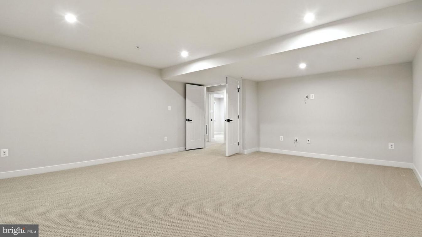 Empty room, Interior, Recessed Lighting
