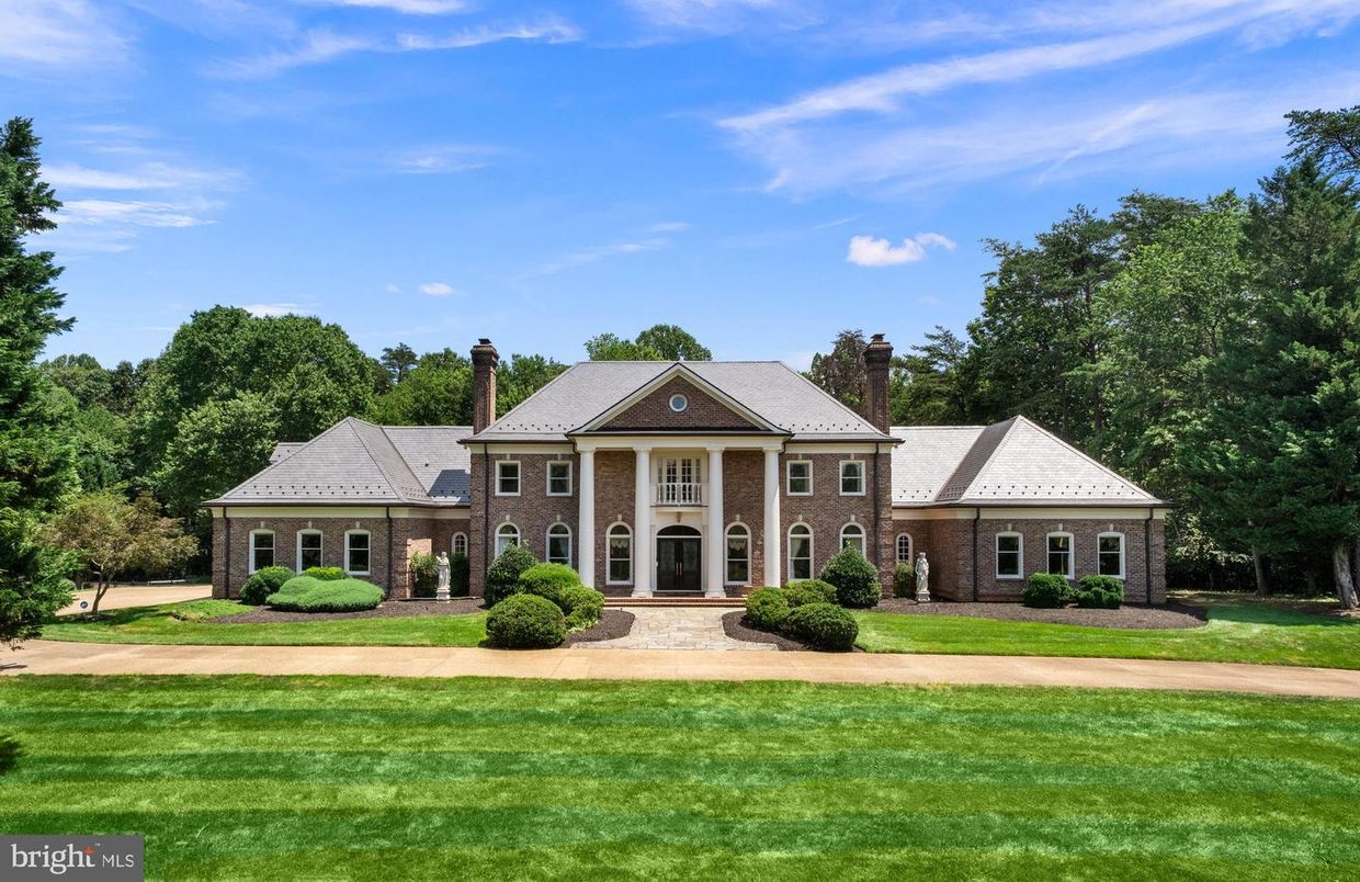 Backyard, Exterior, Facade, Brick Facade, French Provincial