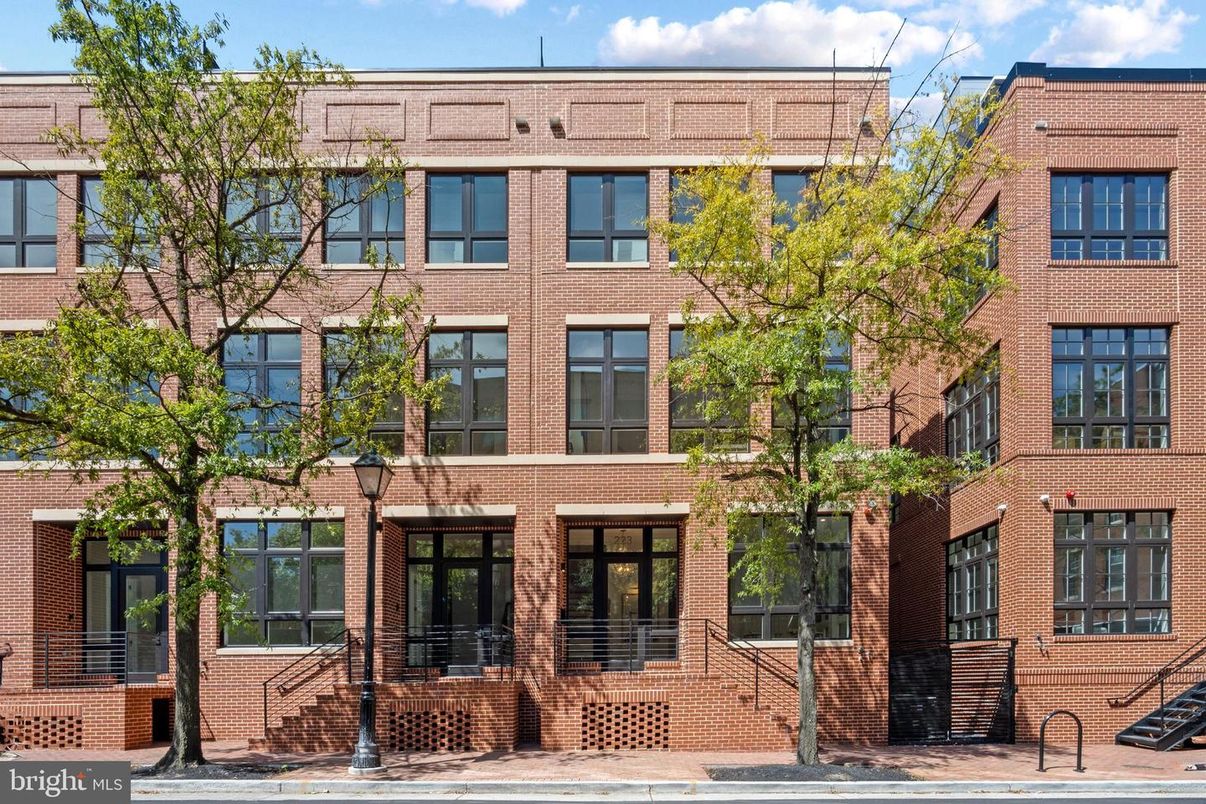 Exterior, Facade, Brick Facade, Rowhouse