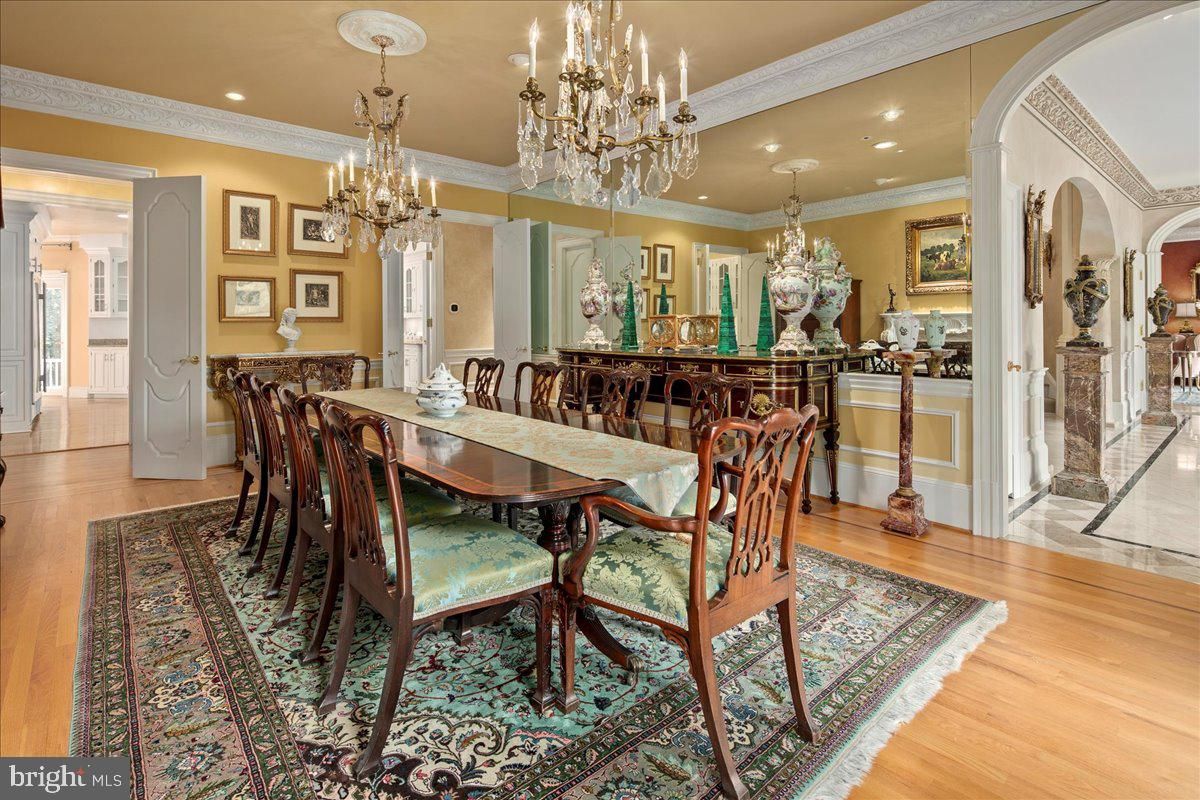 Chandelier, Dining room, Interior, Recessed Lighting, Wood Texture Flooring