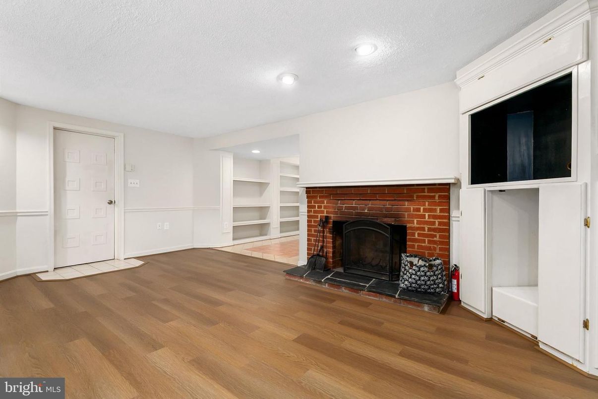 Fireplace, Interior, Recessed Lighting, Wood Texture Flooring